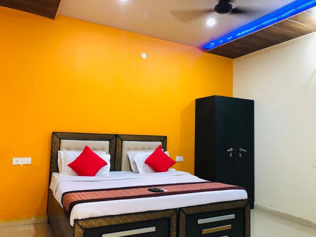 Hotel Tip Top -- Lpu Law Gate -- Family, Students, Couples Phagwāra Exterior foto